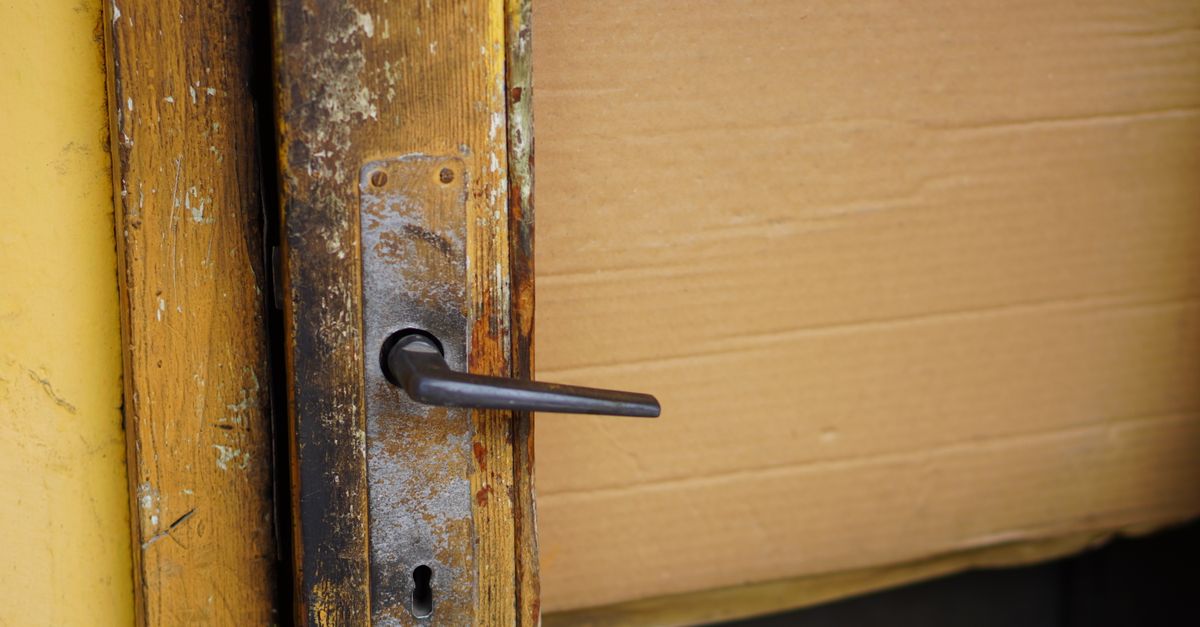 Why Coastal Fog Makes Your Door Knob Lock Stick — and How to Fix It — A1 Daly City Locksmiths
